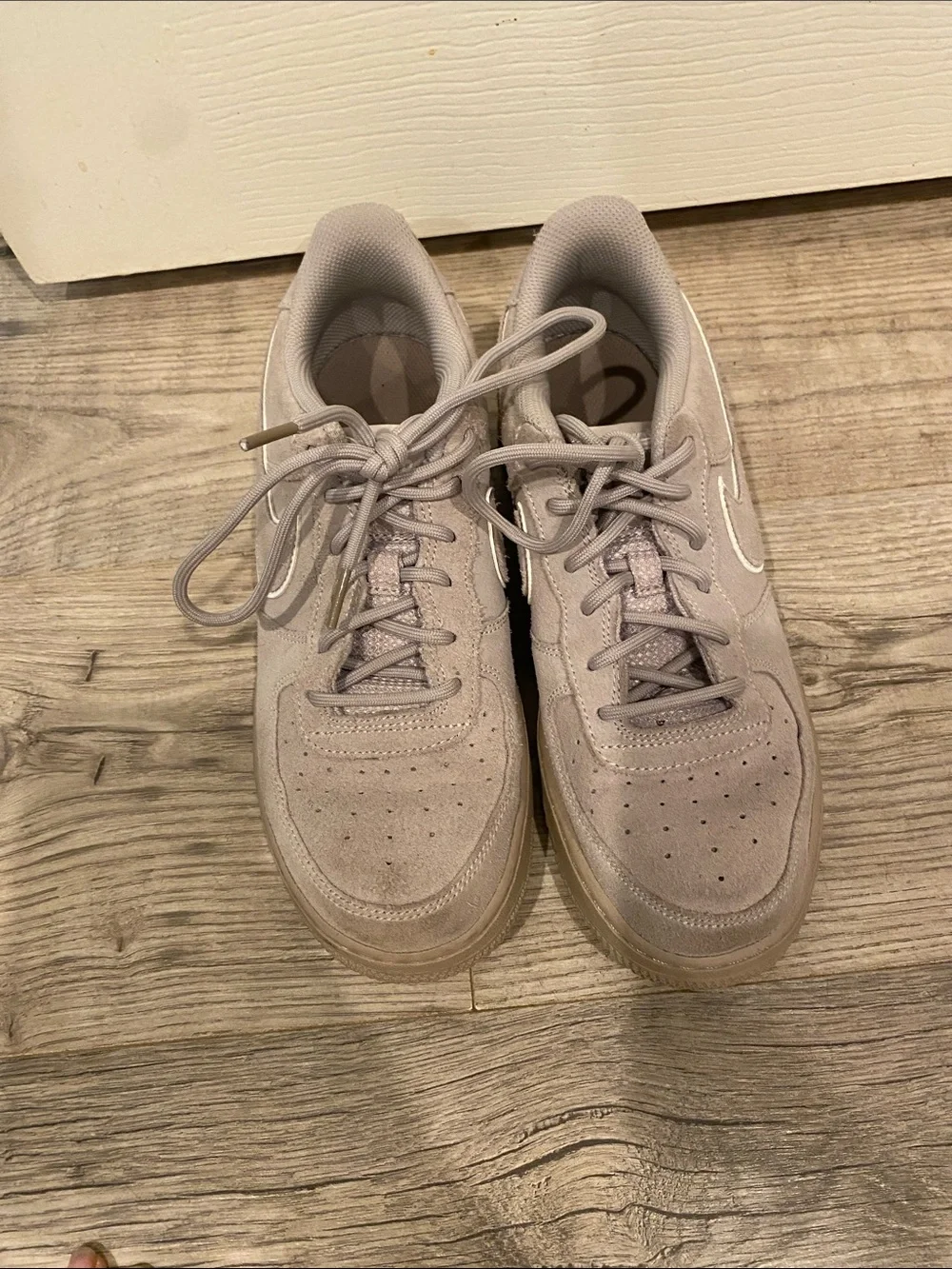 Nike suede low